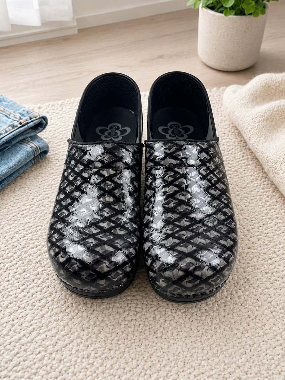Sanita Professional Patent Leather Clogs Black White Print EU 42 US 10.5-11